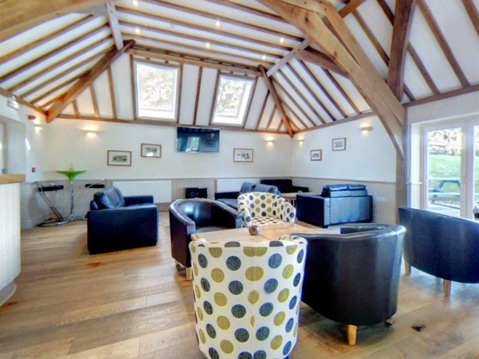 Neuadd Henllan Lodge บลิตธ์เวลส์ ภายนอก รูปภาพ