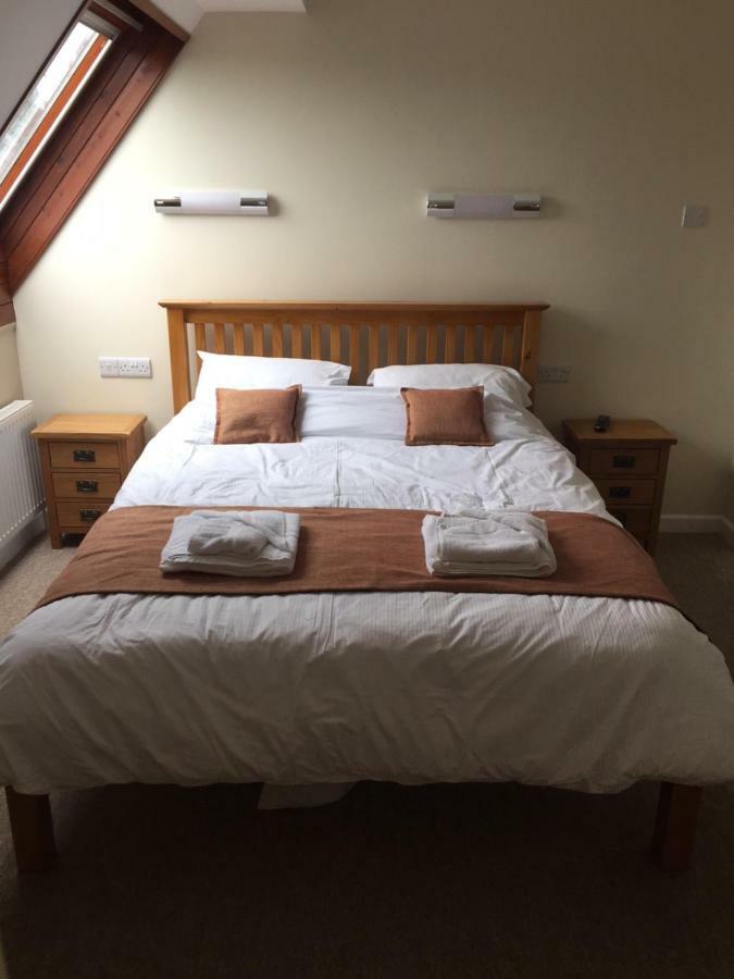 Neuadd Henllan Lodge บลิตธ์เวลส์ ภายนอก รูปภาพ